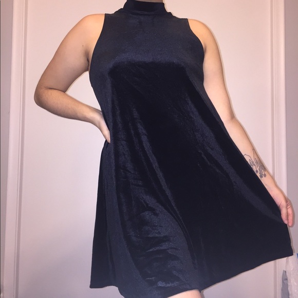 BLACK VELVET TURTLENECK DRESS - Picture 1 of 4